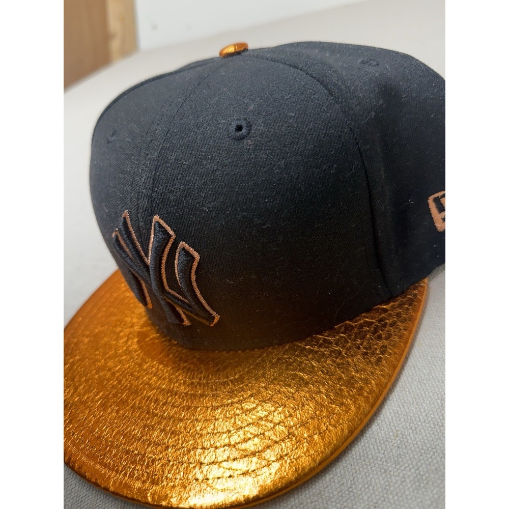 New Era New York Yankees 59FIFTY Size 8 Black Metallic Copper Brim Fitted Hat